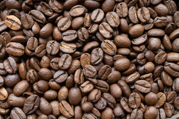 Kawa arabica rozsypana pokryw całą powierzchnie kadru