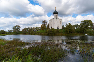 Fototapeta premium Church of the Intercession on the Nerl (Russia).