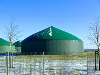 Eine Biogasanlage zur Strom und Wärme als auch zur Kraftstoff gewinnung