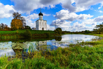 Fototapeta premium Church of the Intercession on the Nerl (Russia).