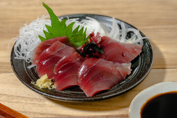 カツオの刺身