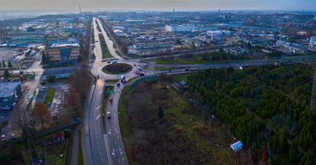Panorama miasta Gorzów Wielkopolski w bezśnieżny grudzień, widok na rondo sybiraków od strony Wawrowa w kierunku ulicy Podmiejskiej