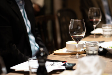 Obraz na płótnie Canvas Glass of wine on the table in a fine restaurant