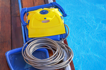 Cleaning robot for cleaning the botton of swimming pools. Automatic pool cleaners.
