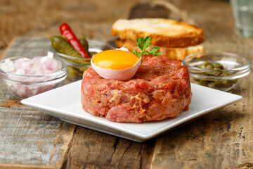 steak tartare with egg