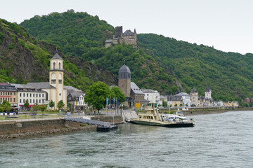 Fototapeta na wymiar Sankt Goarshausen with Katz Castle