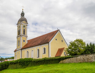 Fototapeta na wymiar church in Wiesenfelden