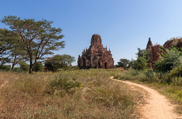 Chemin vers un temple à Bagan, Myanmar 