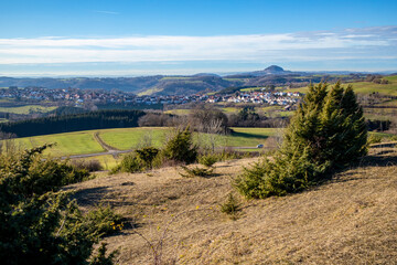 Blick auf Wißgoldingen im Hintergrund der Hohenstaufen