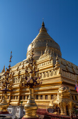 Naklejka premium Temple Shwezigon à Bagan, Myanmar 