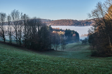 Nebellandschaften an der Bergstra&szlig;e.