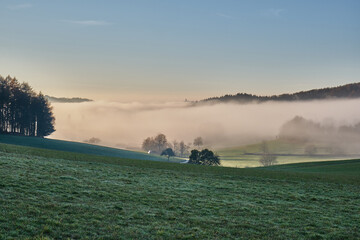 Nebellandschaften an der Bergstra&szlig;e.
