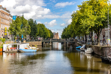 Fototapeta na wymiar canal and bridge of Amsterdam 