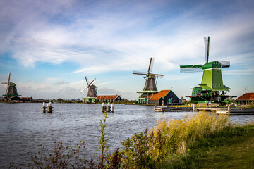 Fototapeta na wymiar windmills of Zaanse Schans, the Netherlands