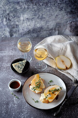 Blue cheese pear thyme toasts in a plate