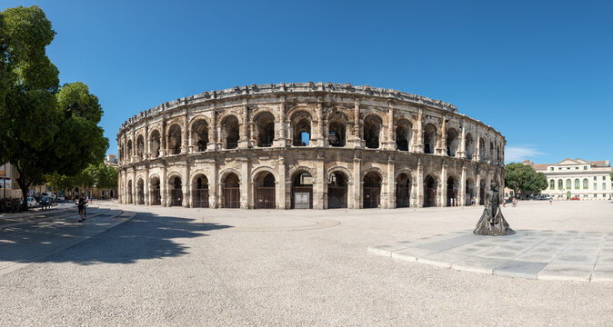 ar&egrave;ne de N&icirc;mes 