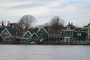 houses on the river thames