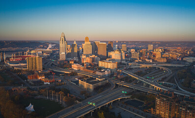 Fototapeta na wymiar Cincinnati, Ohio, USA skyline aerial view