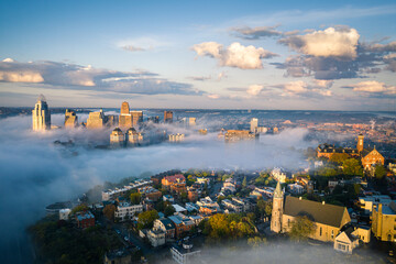 Foggy morning at Cincinnati, Ohio, USA skyline aerial view - 400443942