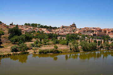 Fototapeta na wymiar view on Toledo and the Tagus River