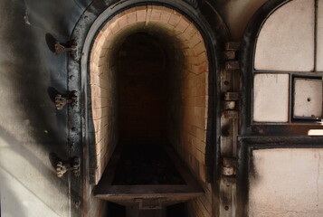 door for push wooden coffin to burning in cremation furmance