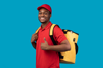 Black delivery man posing with thermo bag showing thumb up