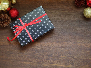 クリスマス　プレゼント　ギフト　箱　リボン