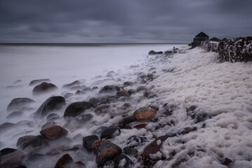Foam And Stones.Storm On White Sea Near  Kashkarantsy Village  And Lighthouse Of Same Name. Kolsky ( Kola ) Peninsula, Murmansk Region, Russia. Remains Of Pomor Village. Sea Landscape, Long Exposure. - 400520122
