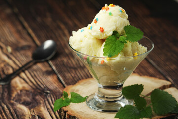 Ice cream scoops in an ice cream bowl