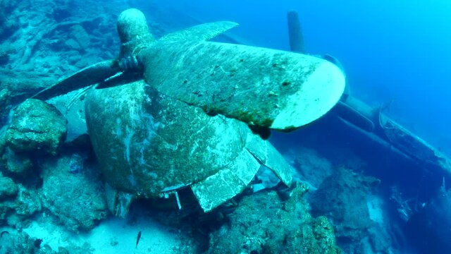 c47 airplane wreck underwater aircraft dakota metal on ocean floor scenery 