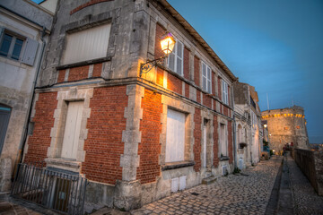 Fototapeta premium vu sur les ancien remparts de la Rochelle au couché du soleil en France