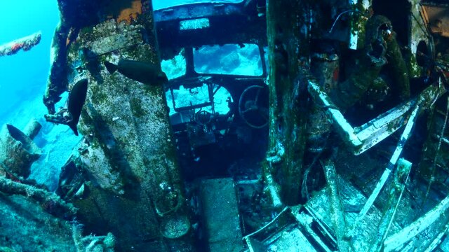 c47 airplane wreck underwater aircraft dakota metal on ocean floor scenery 