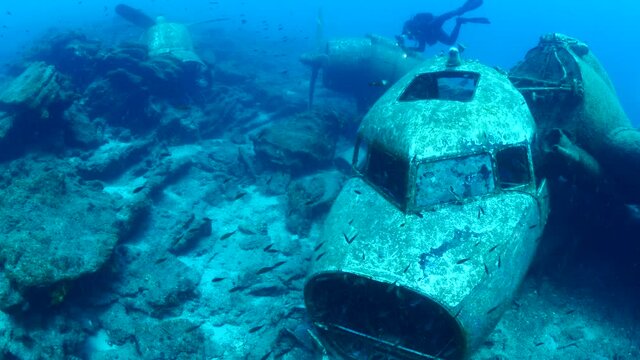c47 airplane wreck underwater aircraft dakota metal on ocean floor scenery 