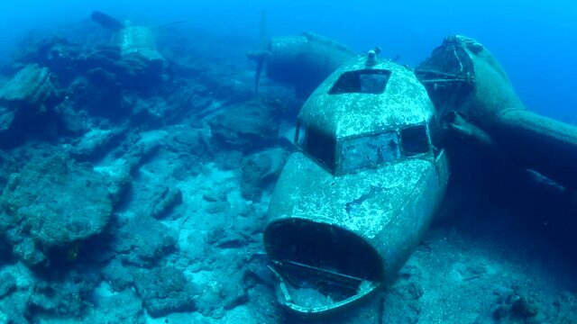 c47 airplane wreck underwater aircraft dakota metal on ocean floor scenery 