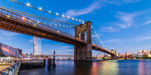 Fototapeta na wymiar Brooklyn Bridge at sunset view. New York City, USA.
