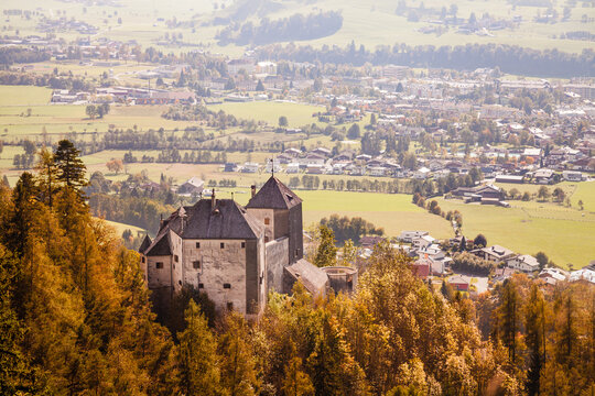 Schloss Lichtenberg bei Saalfelden, Österreich