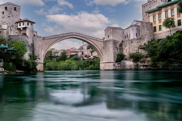 Lichtdoorlatende gordijnen Stari Most Monstar - Stari Most -  Bosnia ed Erzegovina  Lo Stari Most (che in italiano significa: "Il Vecchio Ponte") è un ponte ottomano del XVI secolo, distrutto nel 1993 e ricostruito nel 2004.