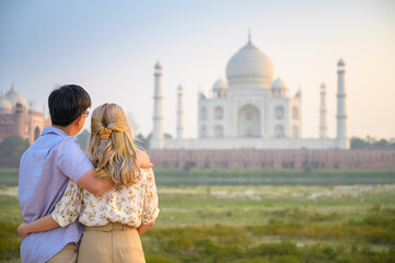 Rear view of young couple travelling 
 in Taj Mahal in Agra, India
