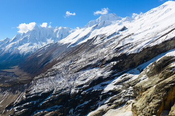 Obraz premium Snow-covered mountain range in the himalayas