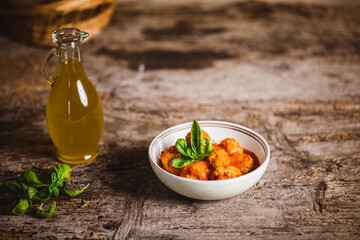 Polpette di maiale al pomodoro fresco 