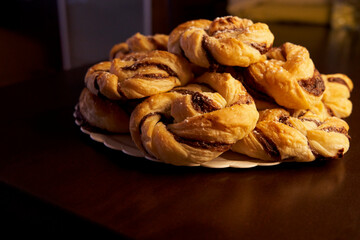 Shells with chocolate and icing sugar