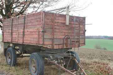 Traktoranhänger. Landwirtschaftlicher Anhänger.