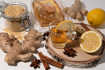 Ginger root and powder for cooking with spices