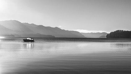 Fototapeta na wymiar landscape boat in lake with mountains