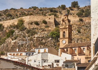 Campanario pueblo mediterr&aacute;neo de Chulilla