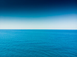 Fototapeta premium Blue sea against sky