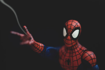 Naklejka premium NEW YORK USA, DEC 20 2020: Spiderman portrait spraying a web with dramatic lighting - Hasbro Action Figure