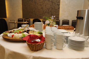 Buffet, Geschirr, Käseplatte