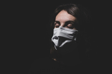 a woman protected from coronavirus with a mask