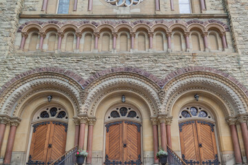 Obraz premium TORONTO, CANADA - JUNE 18, 2017: Exterior view of St. Andrew church, a large and historic Romanesque Revival Presbyterian church in downtown Toronto, Ontario. 